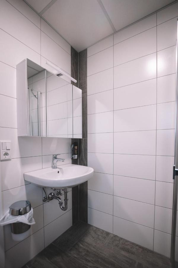 Gasthof Und Hotel Roter Hirsch Claussnitz Ngoại thất bức ảnh