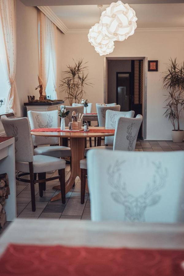 Gasthof Und Hotel Roter Hirsch Claussnitz Ngoại thất bức ảnh