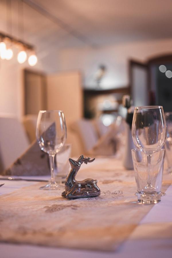Gasthof Und Hotel Roter Hirsch Claussnitz Ngoại thất bức ảnh