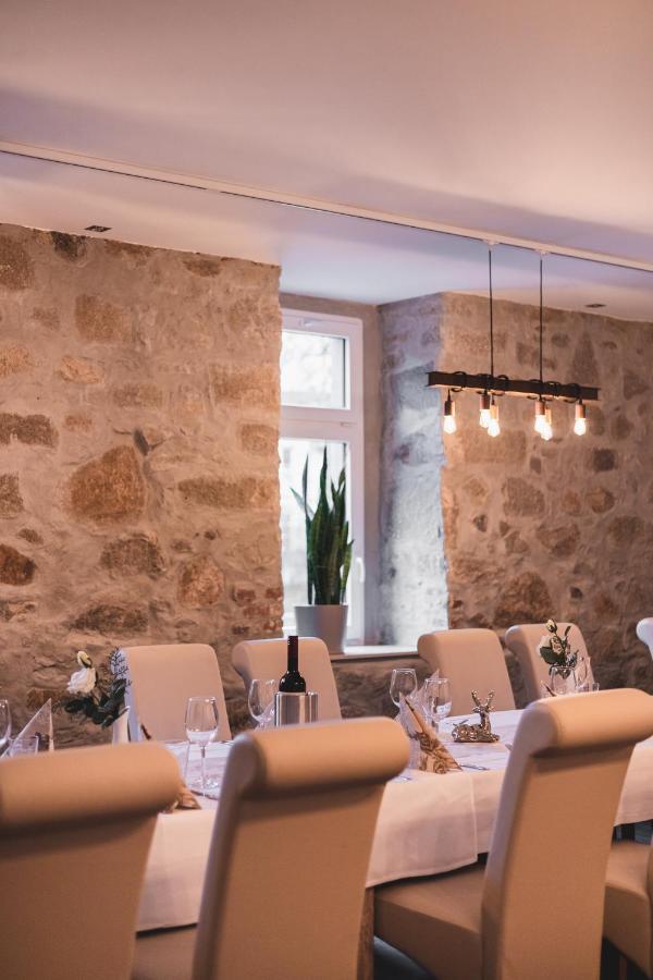 Gasthof Und Hotel Roter Hirsch Claussnitz Ngoại thất bức ảnh