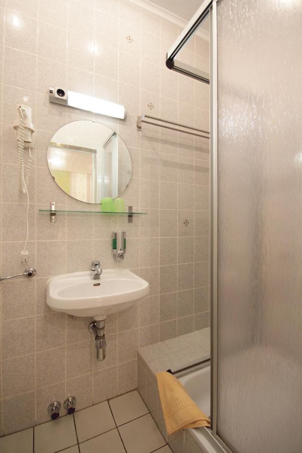 Gasthof Und Hotel Roter Hirsch Claussnitz Ngoại thất bức ảnh