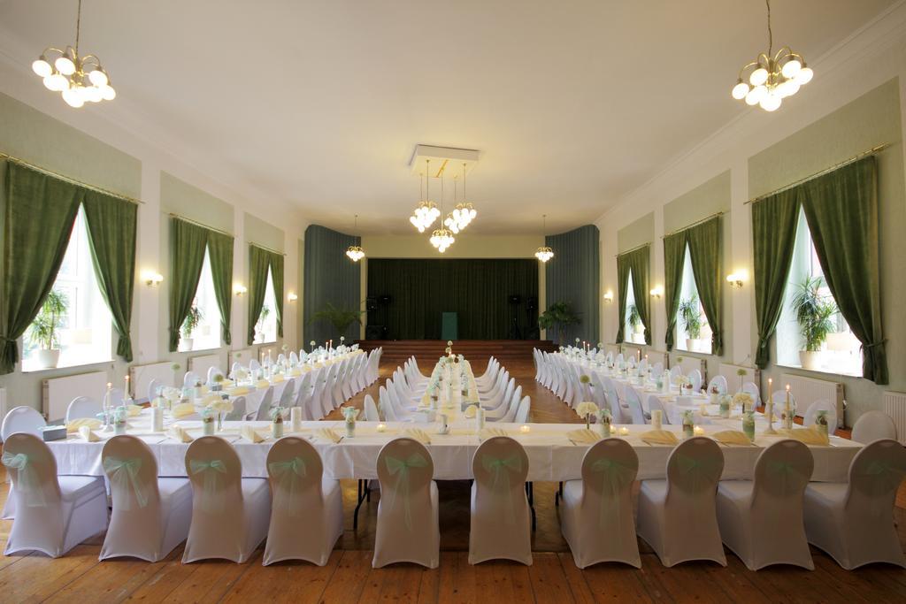 Gasthof Und Hotel Roter Hirsch Claussnitz Ngoại thất bức ảnh